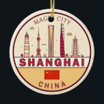 Shanghai China City Skyline Emblem Julgransprydnad Keramik<br><div class="desc">Shanghai-minimalistisk,  färglös konstdesign med monument och landmärken i staden i China.</div>