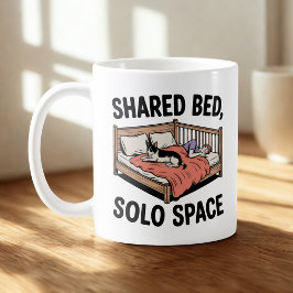 Shared Bed, Solo Space | Dog & Cat Humor Kaffemugg