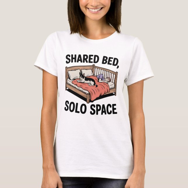 Shared Bed, Solo Space | Funny Pet Sleep Quote T Shirt (Framsida)