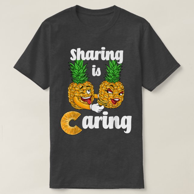 Sharing is Caring Swingers Couple Pineapple Men Wo T Shirt (Design framsida)