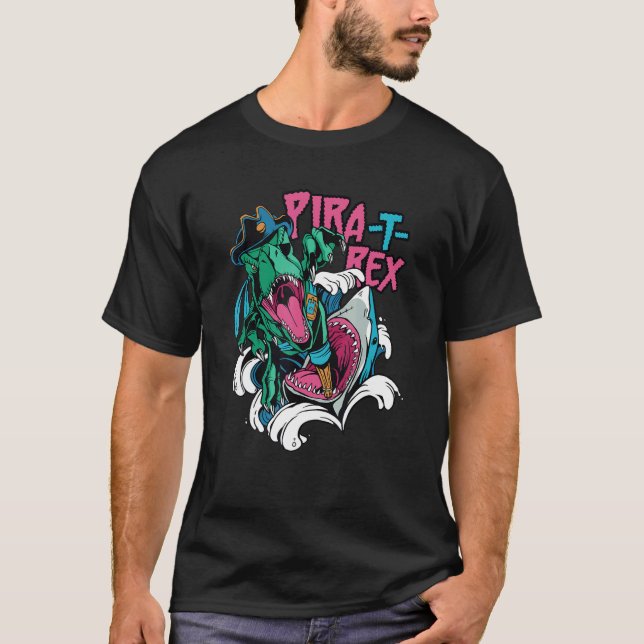 Shark Attacking A rex Pirate Pira rex Rise Time T Shirt (Framsida)