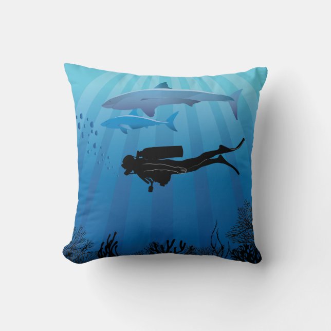 Shark Diving Scuba Diver Kudde (Framsida)