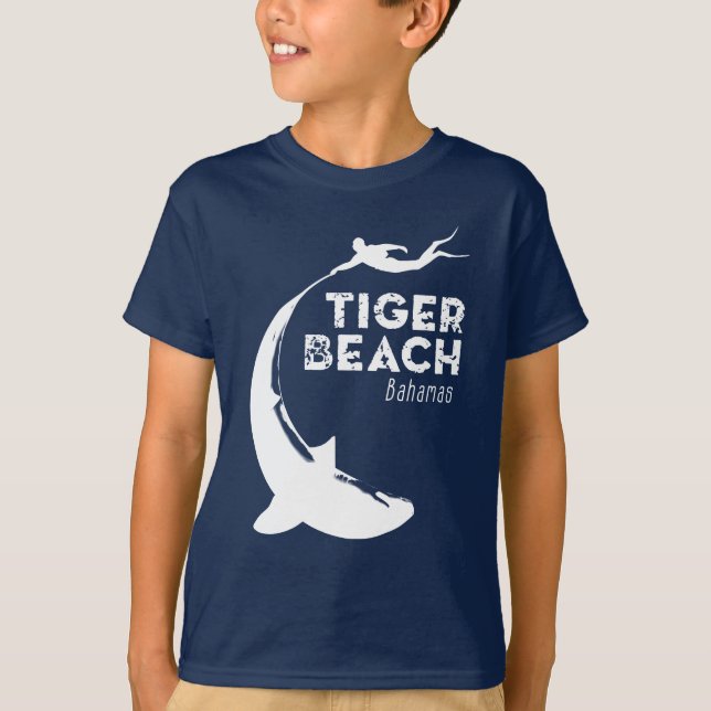 Shark Diving vid Tiger Beach T Shirt (Framsida)