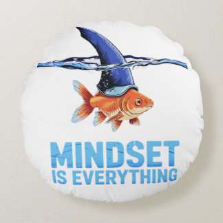 "Shark Mindset Goldfish - inspirationell motivatio Rund Kudde