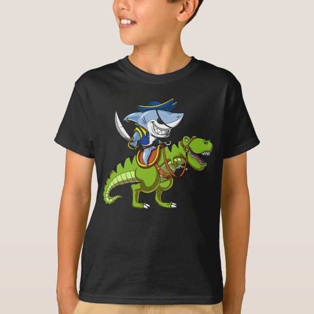 Shark Pirat Riding A T-Rex Dinosaur Fantasy T Shirt (Framsida)