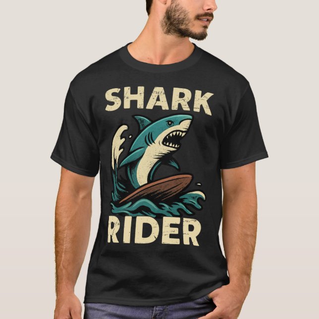 Shark Rider Surfing Vibe family T Shirt (Framsida)