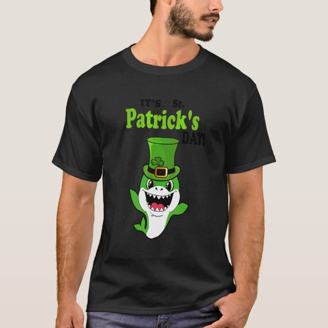 Shark St patrick's day Funny Lucky Shark T Shirt (Framsida)