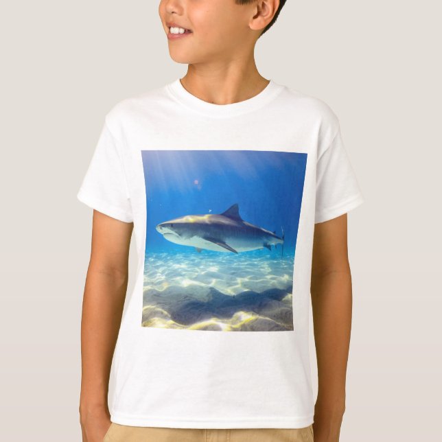 Shark Swimming Blue Ocean Vatten T Shirt (Framsida)