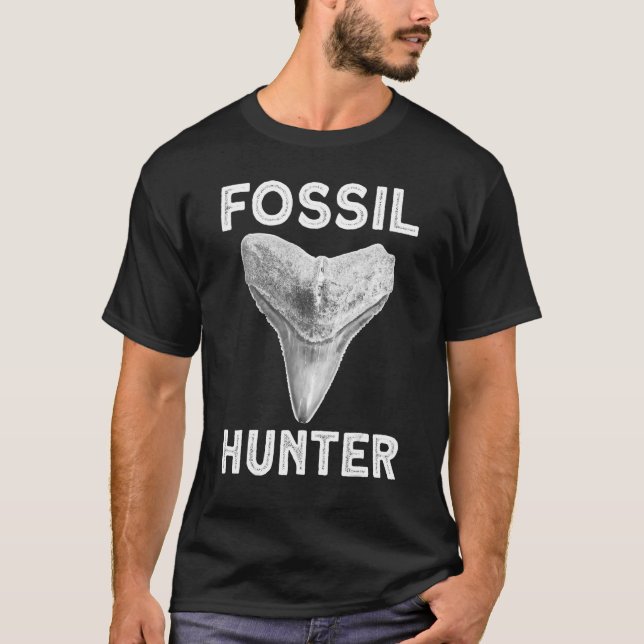 Shark Tooth Fossil Hunter T Shirt (Framsida)