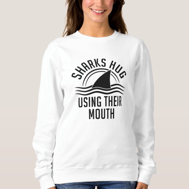 Sharks Hug använder munnen T Shirt (Framsida)
