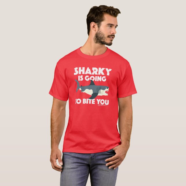 Sharky går till Bita som du utformar - grundläggan T Shirt (Hel framsida)
