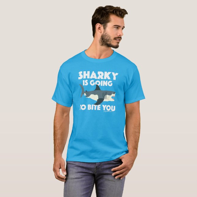 Sharky går till Bita som du utformar - grundläggan T Shirt (Hel framsida)