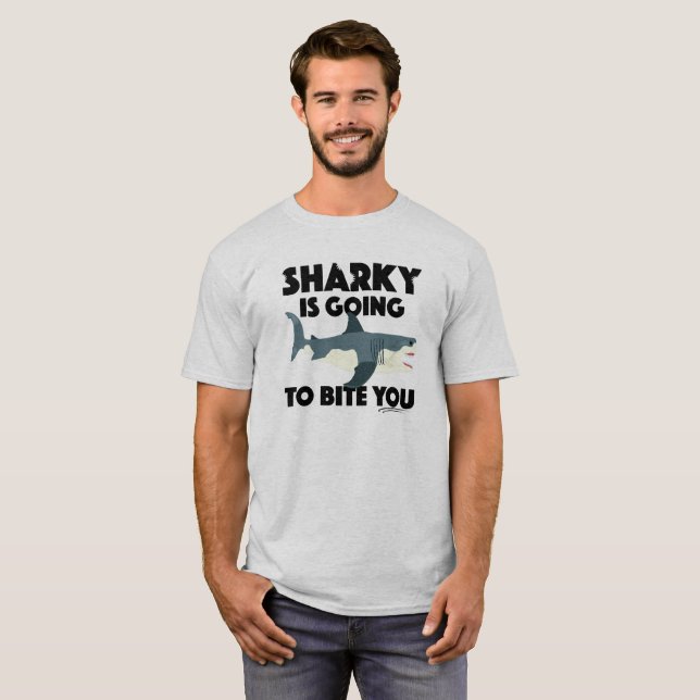 Sharky går till Bita som du utformar - Manar Basic T Shirt (Hel framsida)