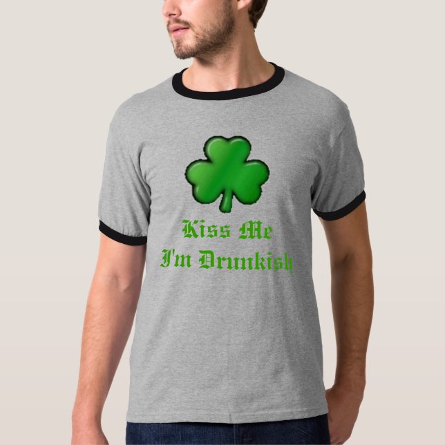 sharmrock2 kyss MeI'm Drunkish T Shirt (Framsida)