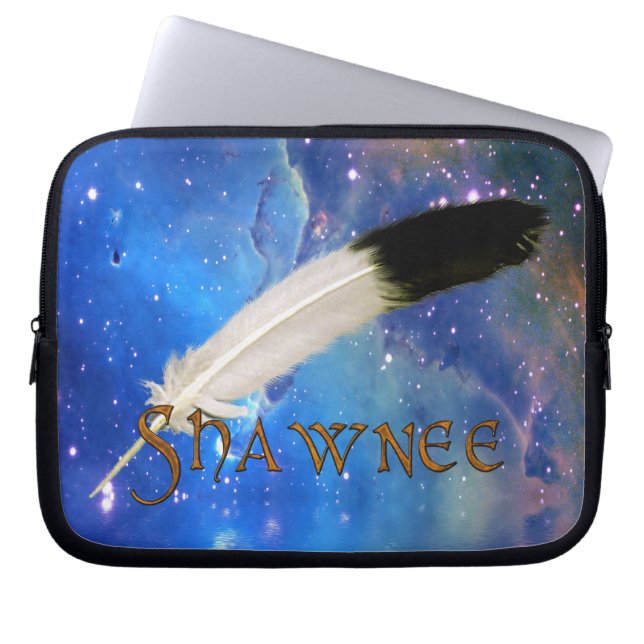 SHAWNEE Nation & Feather Space Laptop sleeve (Framsidan)