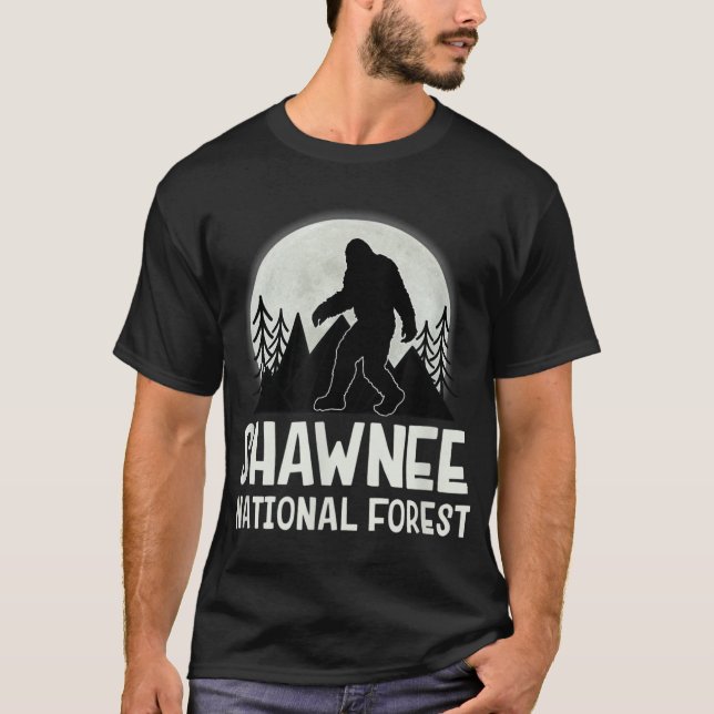 Shawnee National Forest Bigfoot Illinois T Shirt (Framsida)