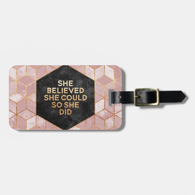 She Believed She Could So She Did Bagagebricka (Horisontell Framsida)