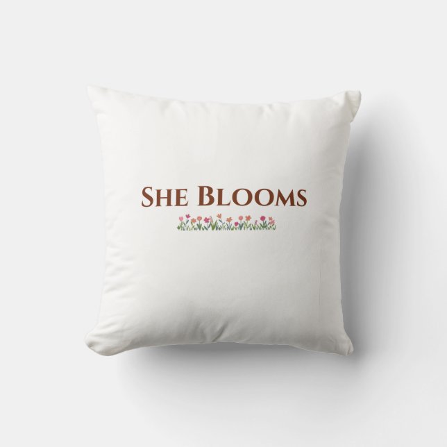 She Blooms Decorative Floral Throw Pillow Kudde (Framsida)