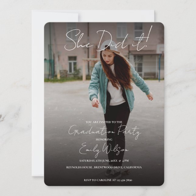 She Did It Modern Photo Graduation Party Invite (Framsida)
