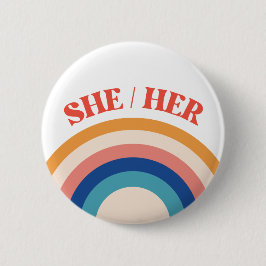 SHE/HER Pronouns Circle Button Knapp