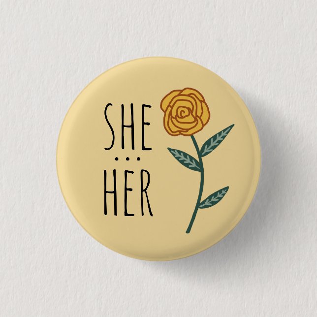 SHE/HER Pronouns Guld Ro ANPASSNINGSBAR Knapp (Framsida)