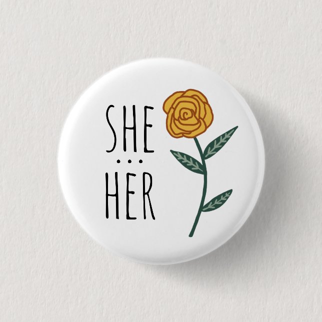 SHE/HER Pronouns Guld Ro ANPASSNINGSBAR Knapp (Framsida)