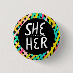 SHE/HER Pronouns-Pridet, handskrivet i färg Knapp
