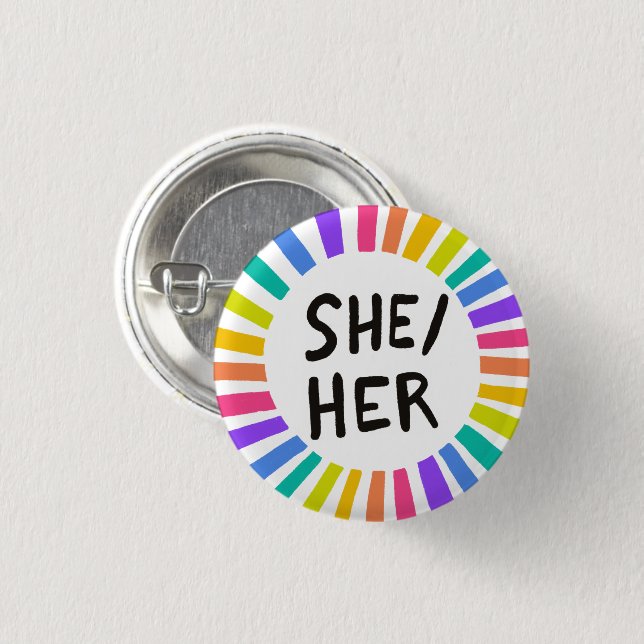 SHE/HER Pronouns Rainbow Bright Circle Ringar Knapp (Framsida & baksida)