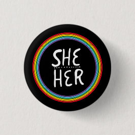 SHE/HER Pronouns Regnbågstyrd minimal Knapp