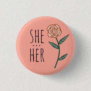SHE/HER Pronouns Rosa ros ANPASSNINGSBAR Knapp