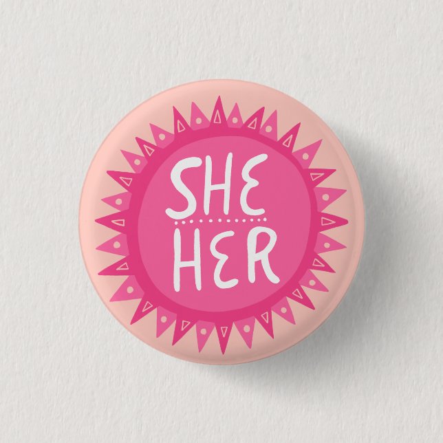 SHE/HER Pronouns Rosa Sol Pride handskrivet men Knapp (Framsida)