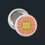 SHE/HER Pronouns SolrossolrosPride Daisy Knapp<br><div class="desc">Anpassa med den här coolan. Gör en underbar gåva! Du kan anpassa den och även lägga till text. Kolla min butik för mycket mer färg och mönster! Säg till om du vill ha nåt anpassningsbar också.</div>
