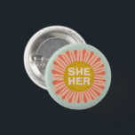 SHE/HER Pronouns SolrossolrosPride Daisy Knapp<br><div class="desc">Anpassa med den här coolan. Gör en underbar gåva! Du kan anpassa den och även lägga till text. Kolla min butik för mycket mer färg och mönster! Säg till om du vill ha nåt anpassningsbar också.</div>