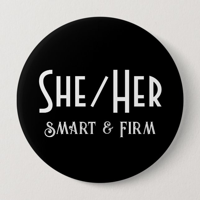 SHE/HER Smart och Firm Round Black-knapp Knapp (Framsida)
