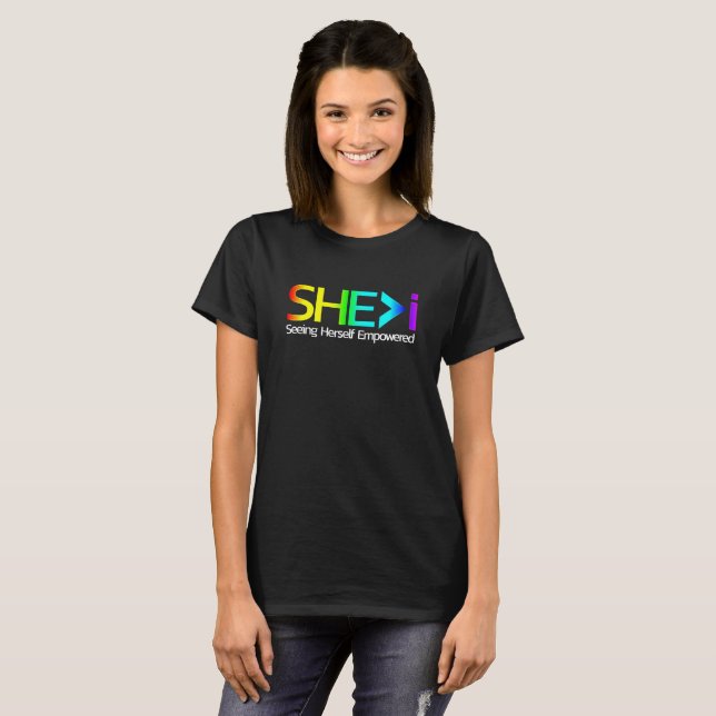 SHE>i Seeing Herself Emdriven T Shirt (Hel framsida)