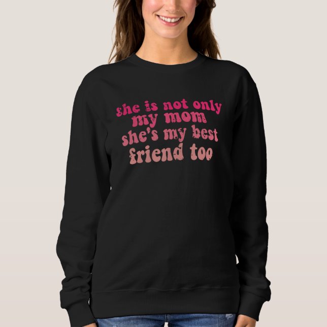 she is not only my mom she's my best friend too, m t shirt (Framsida)
