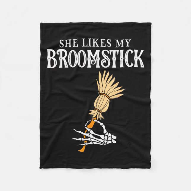 She Likes My Broomstick Couples Pumpkins Skeleton  Fleecefilt (Framsidan)