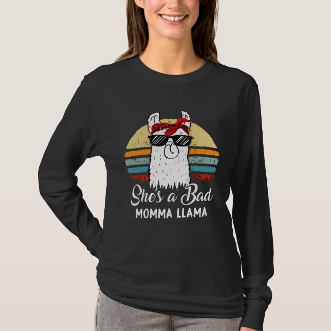 She s a Bad Momma Llama  Mom Mama Grandma T Shirt (Framsida)