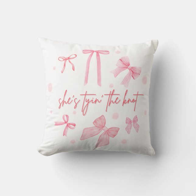 She’s Tying the Knot Bachelorette Design | Cute  Kudde (Framsida)