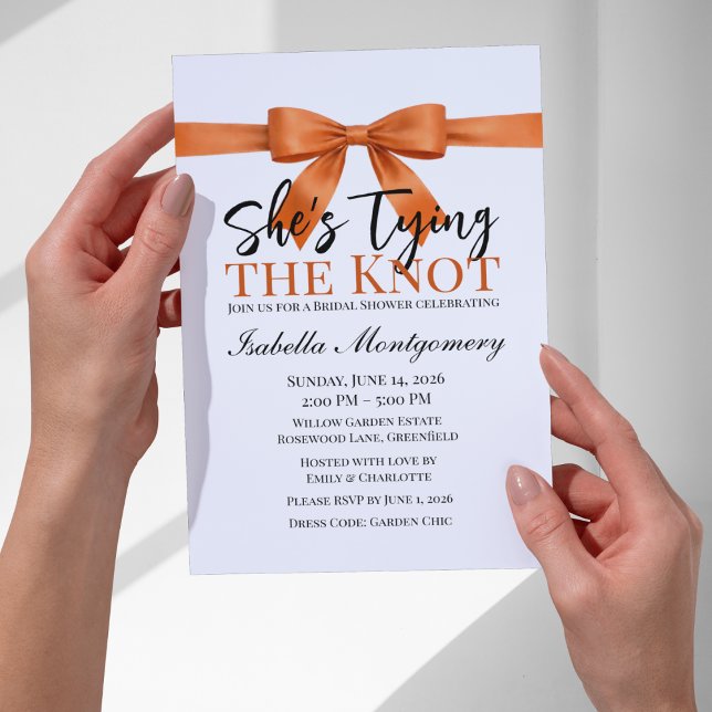She’s Tying the Knot Theme Orange Bow Inbjudningar (She’s Tying the Knot Theme Orange Bow Invitation
)
