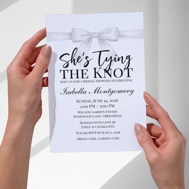 She’s Tying the Knot Theme White Bow Inbjudningar (She’s Tying the Knot Theme White Bow Invitation
)