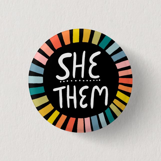 SHE/THEM Pronouns Rainbow Handlettered Pride Knapp (Framsida)