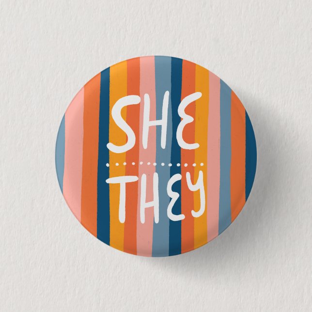 SHE/THEY Pronouns Colorful Handlettered Rand Knapp (Framsida)