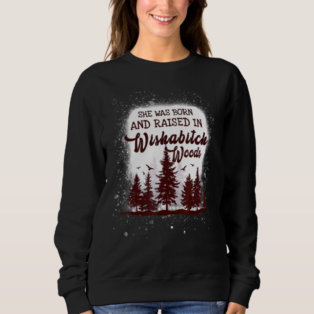 She Was Born And Raised In Wishabitch Woods Campin T Shirt (Framsida)