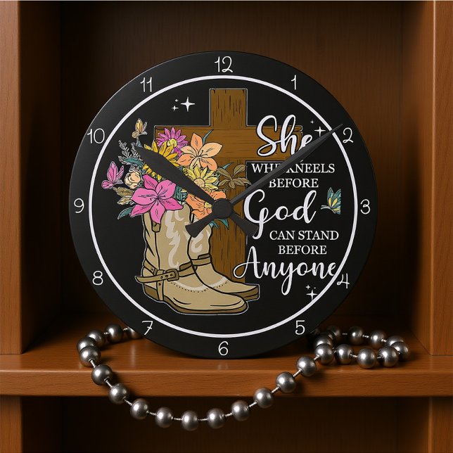 She Who Kneels Before God Design Rund Klocka (Skapare uppladdad)
