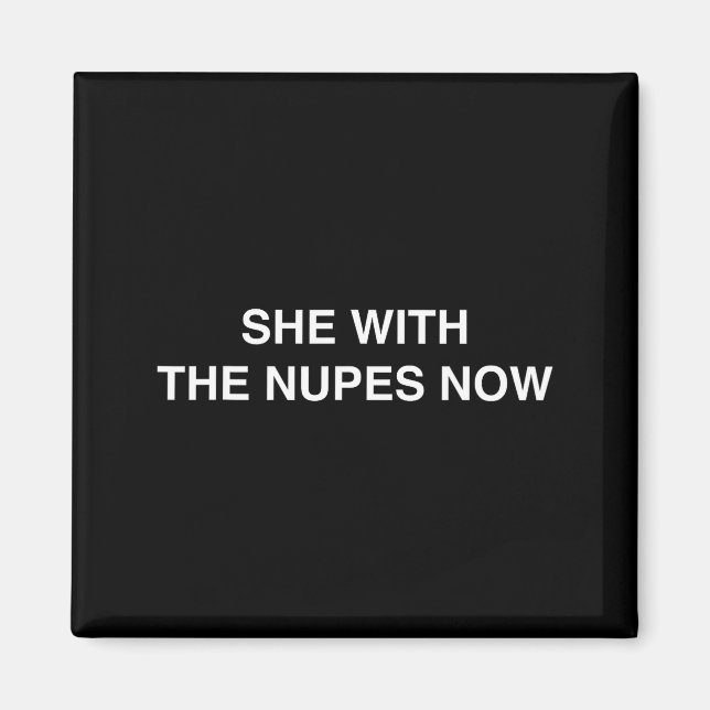 She With The Nupes Now Kappa Funny Gift Novelty Bi Magnet (Framsidan)