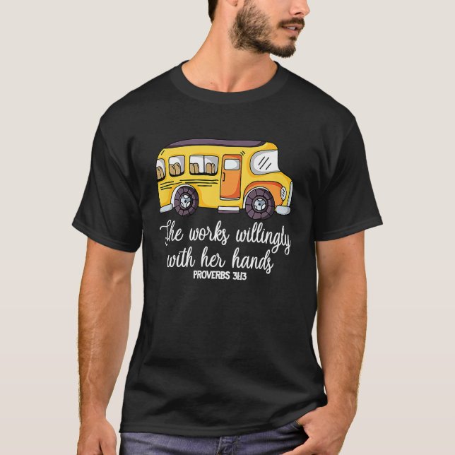 She Works Willingly With Her Hands Proverbs 3113 B T Shirt (Framsida)