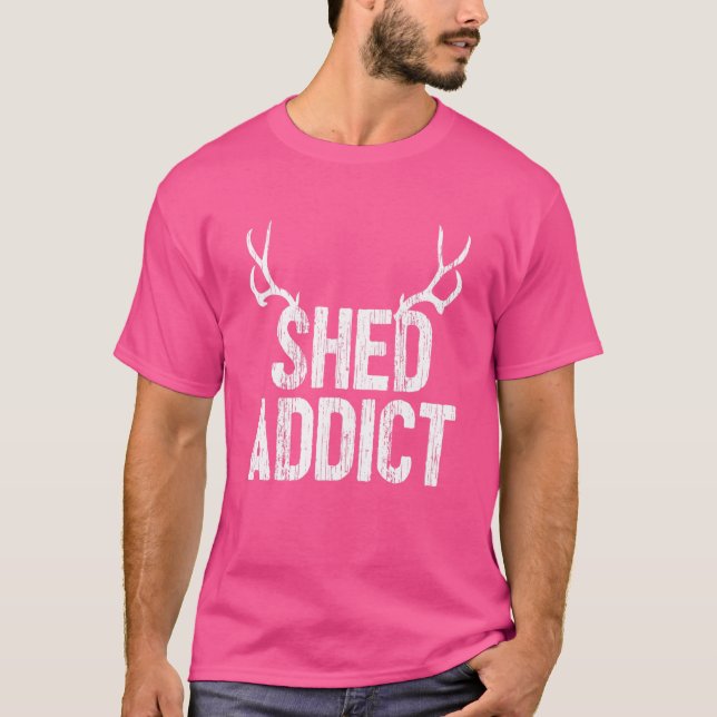 Shed Hunting Addict T Shirt (Framsida)