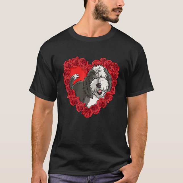 Sheepadoodle Heart Roses Valentine Day Dog Mom T Shirt (Framsida)