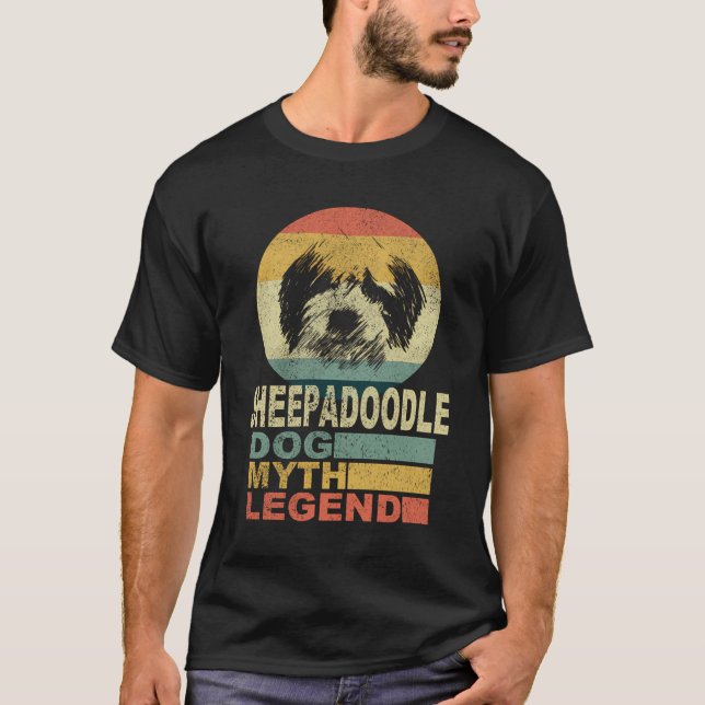 Sheepadoodle Hund Myth Legend T Shirt (Framsida)